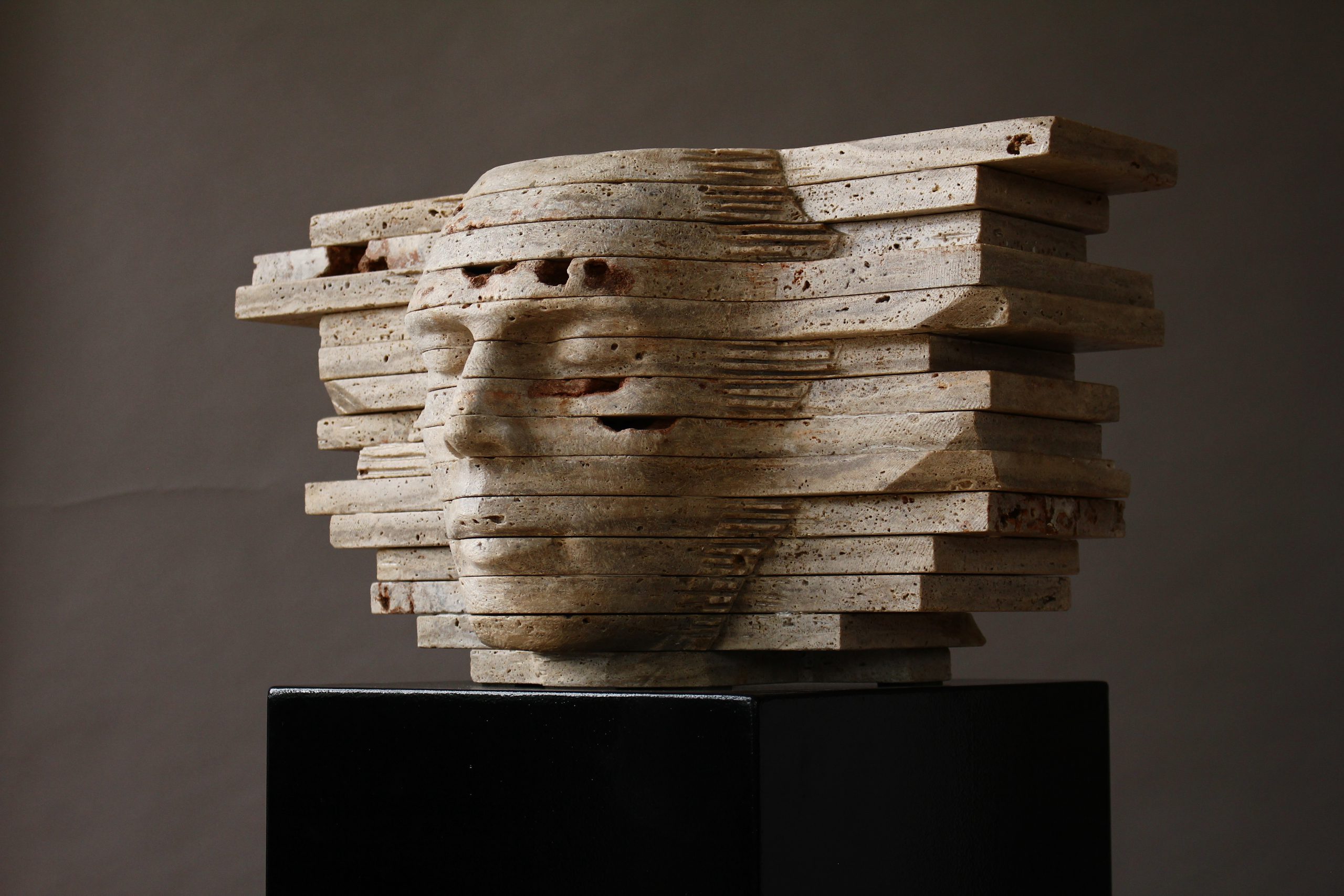 "Cabeça" | 030x060x035 cm | Travertino