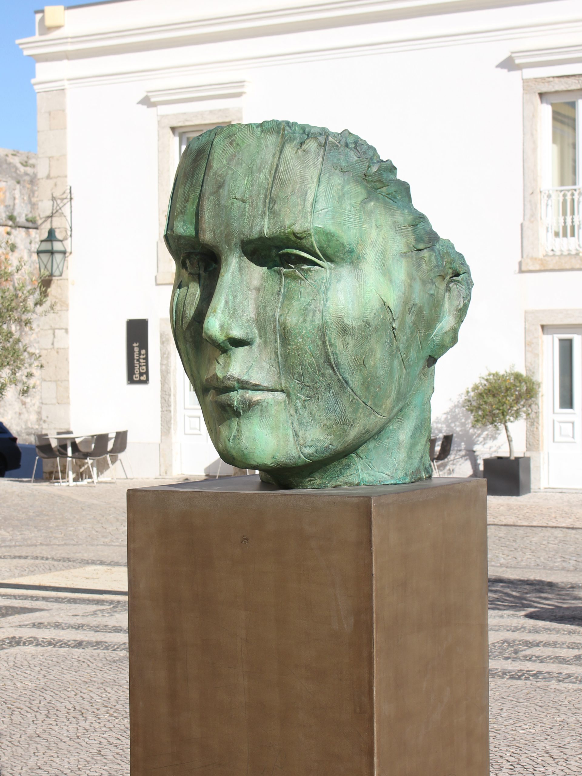 "Rosto II" | 090x068x077 cm | Bronze