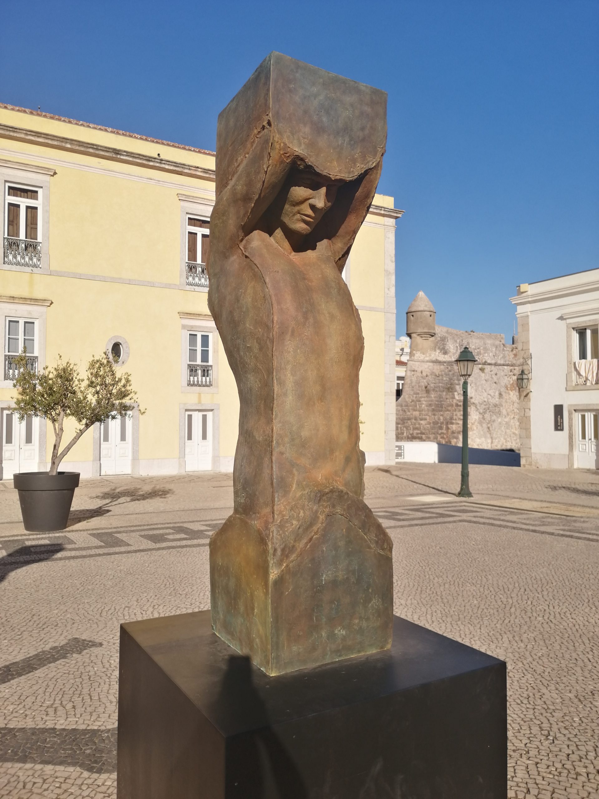 "Atlante" | 200x060x055 cm | Bronze