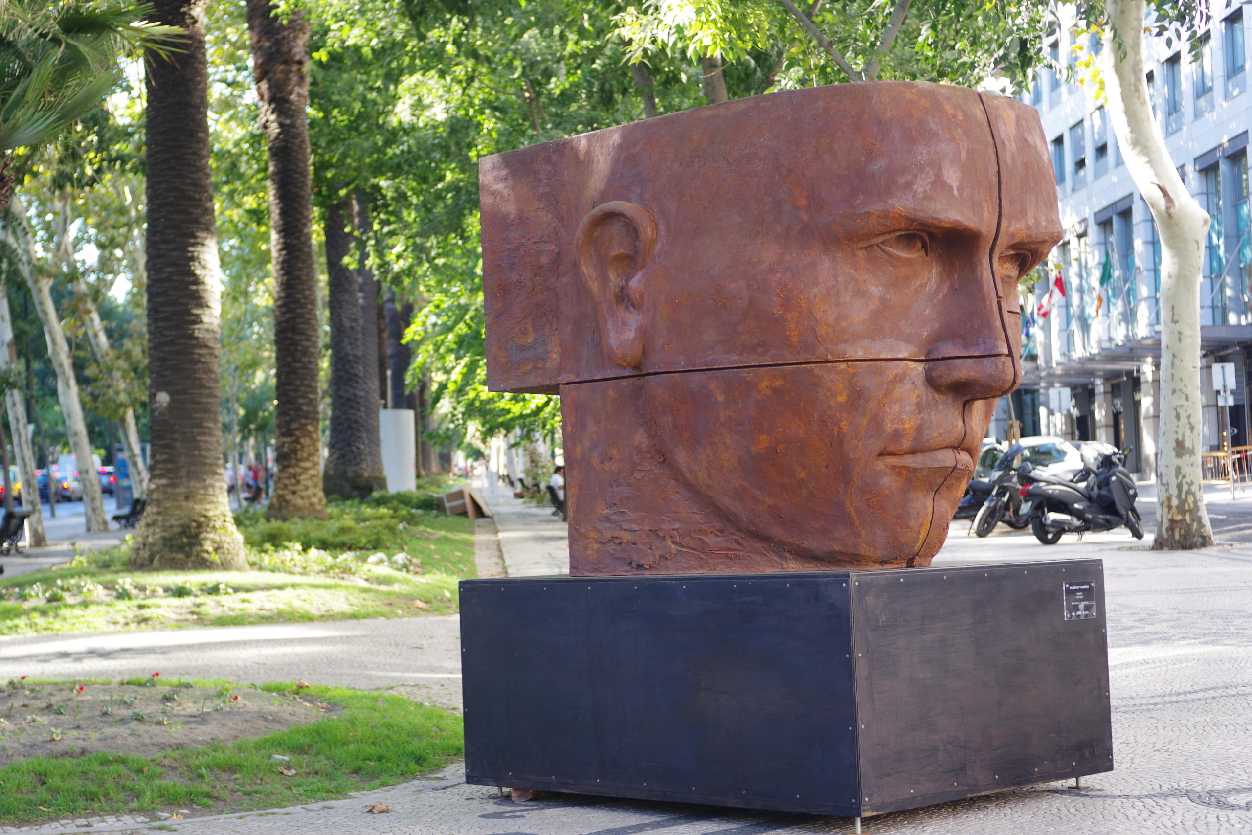 Esculturas da Avenida ao Teatro