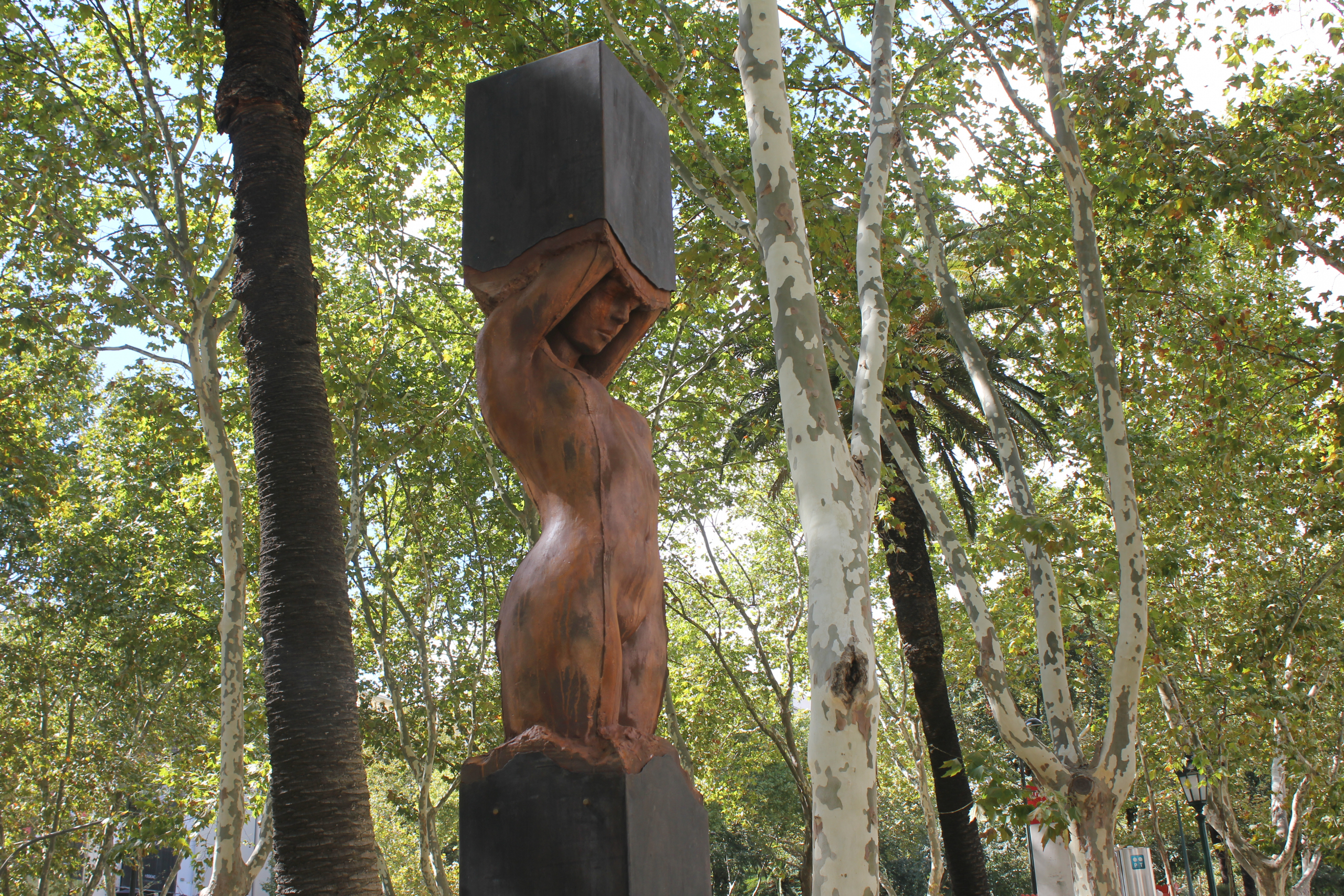 Esculturas da Avenida ao Teatro 24