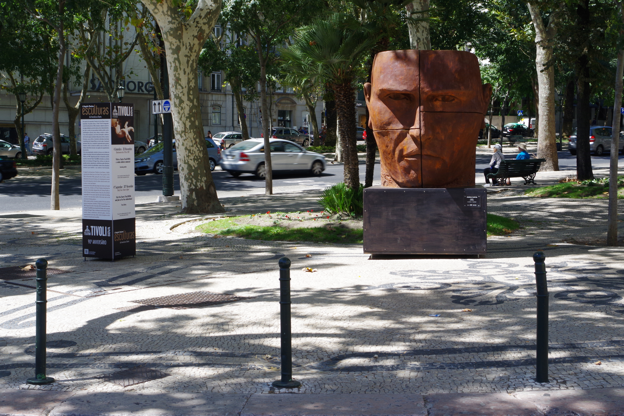 Esculturas da Avenida ao Teatro 11